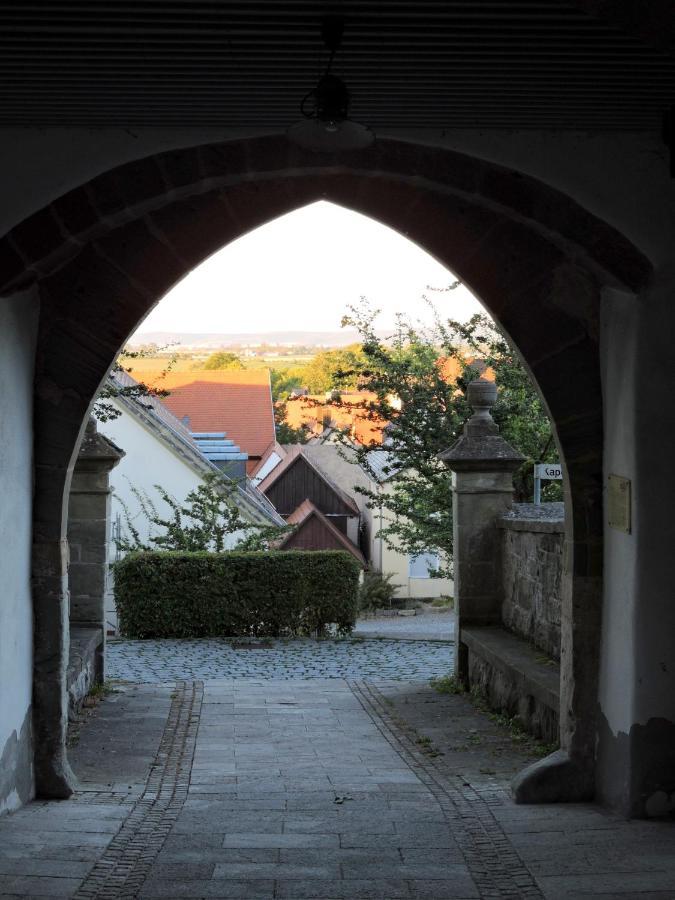 Апартаменти Turmstueble Im Torhaus Von 1545 Burgbernheim Екстер'єр фото